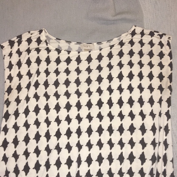 * *BOGO ITEM * Loft* Gray and Cream tank - Picture 2 of 6